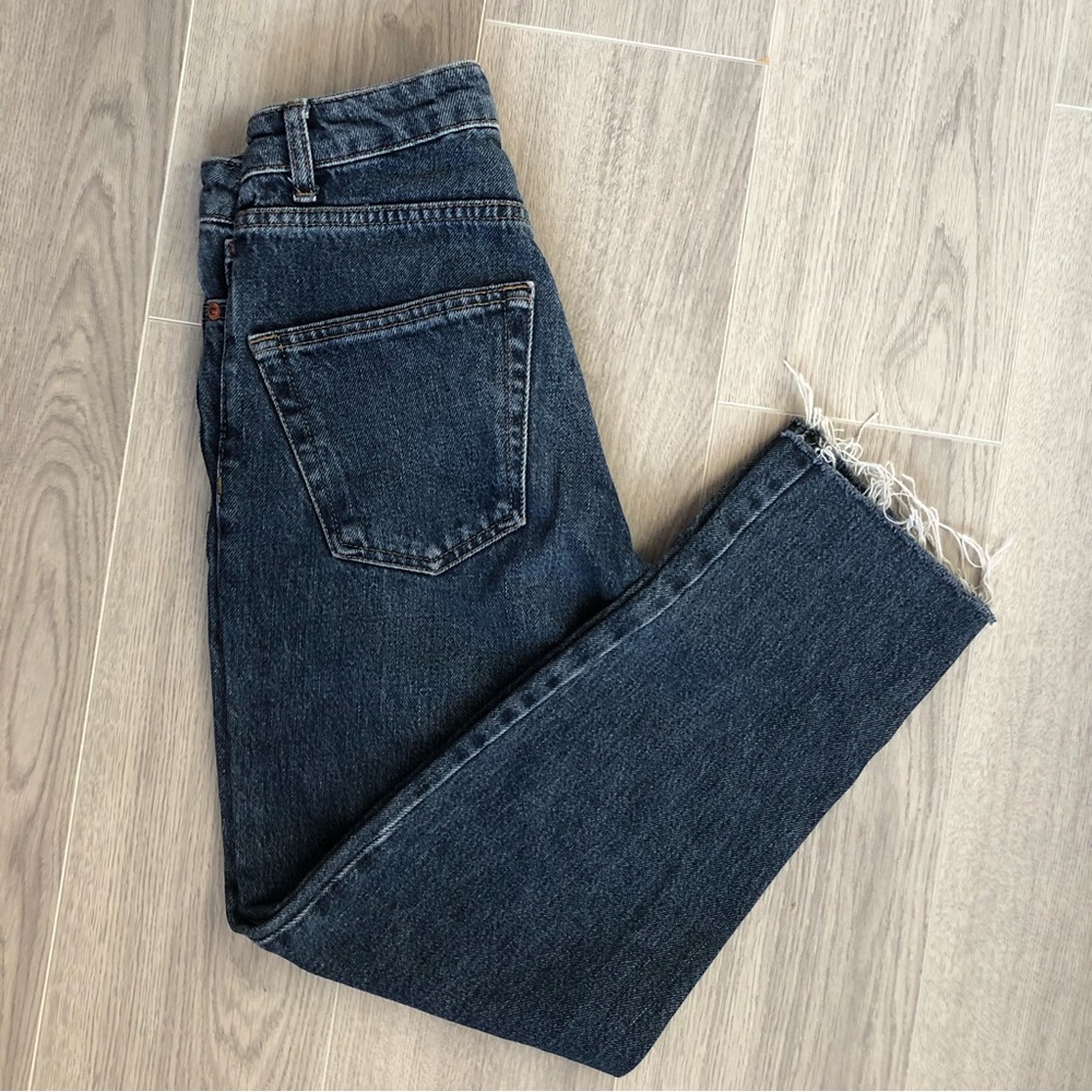 Topshop mom jeans dark blue raw hem size 23